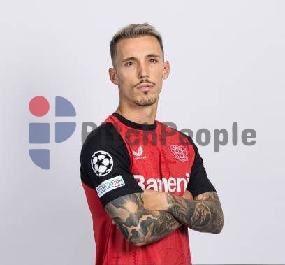 Alejandro Grimaldo Biography